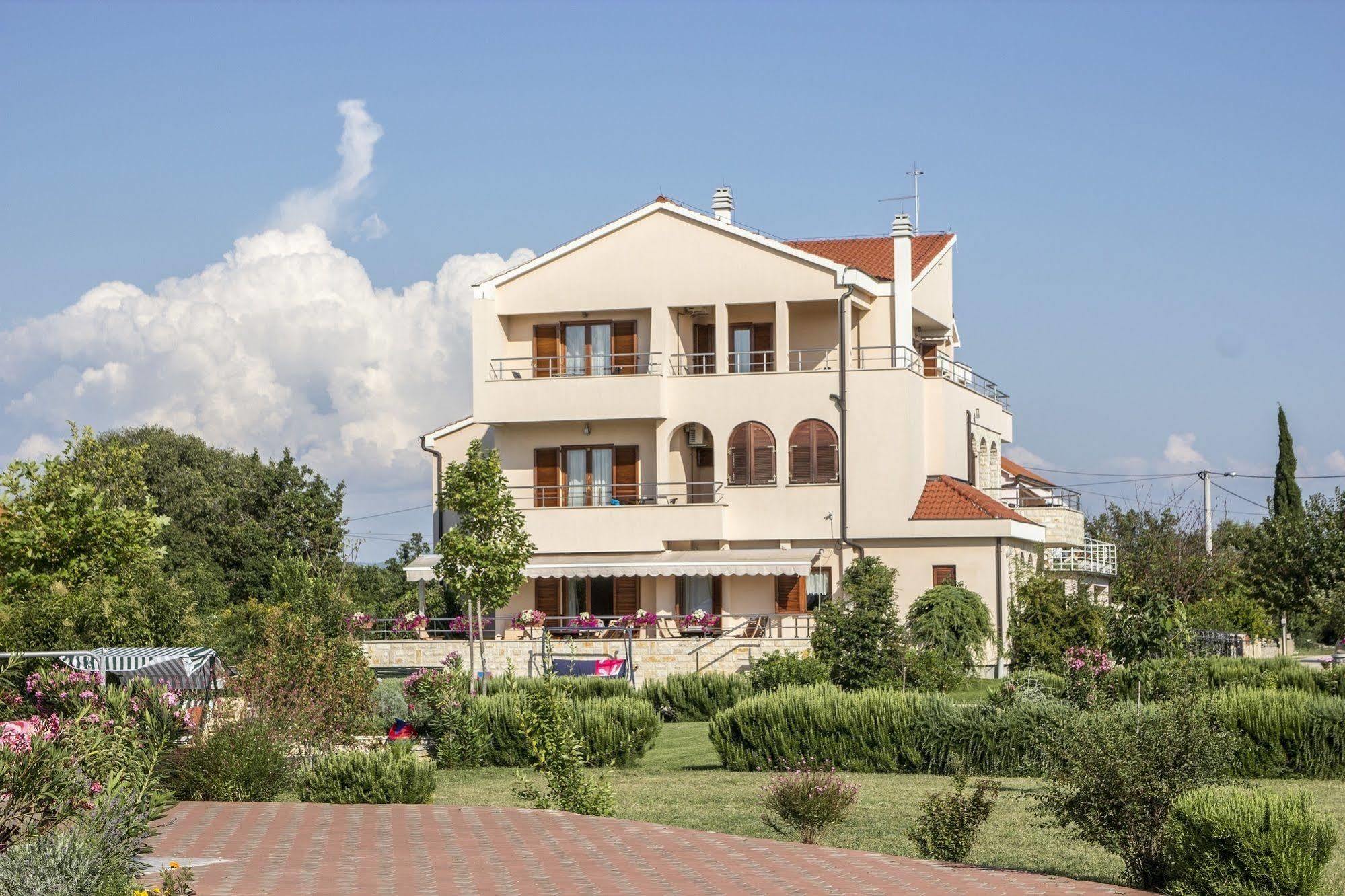Pansion Skelin Hotel Drinovci Luaran gambar